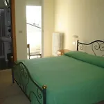 Esperia Hotel 2*