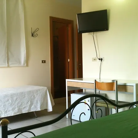 Esperia Hotel 2*
